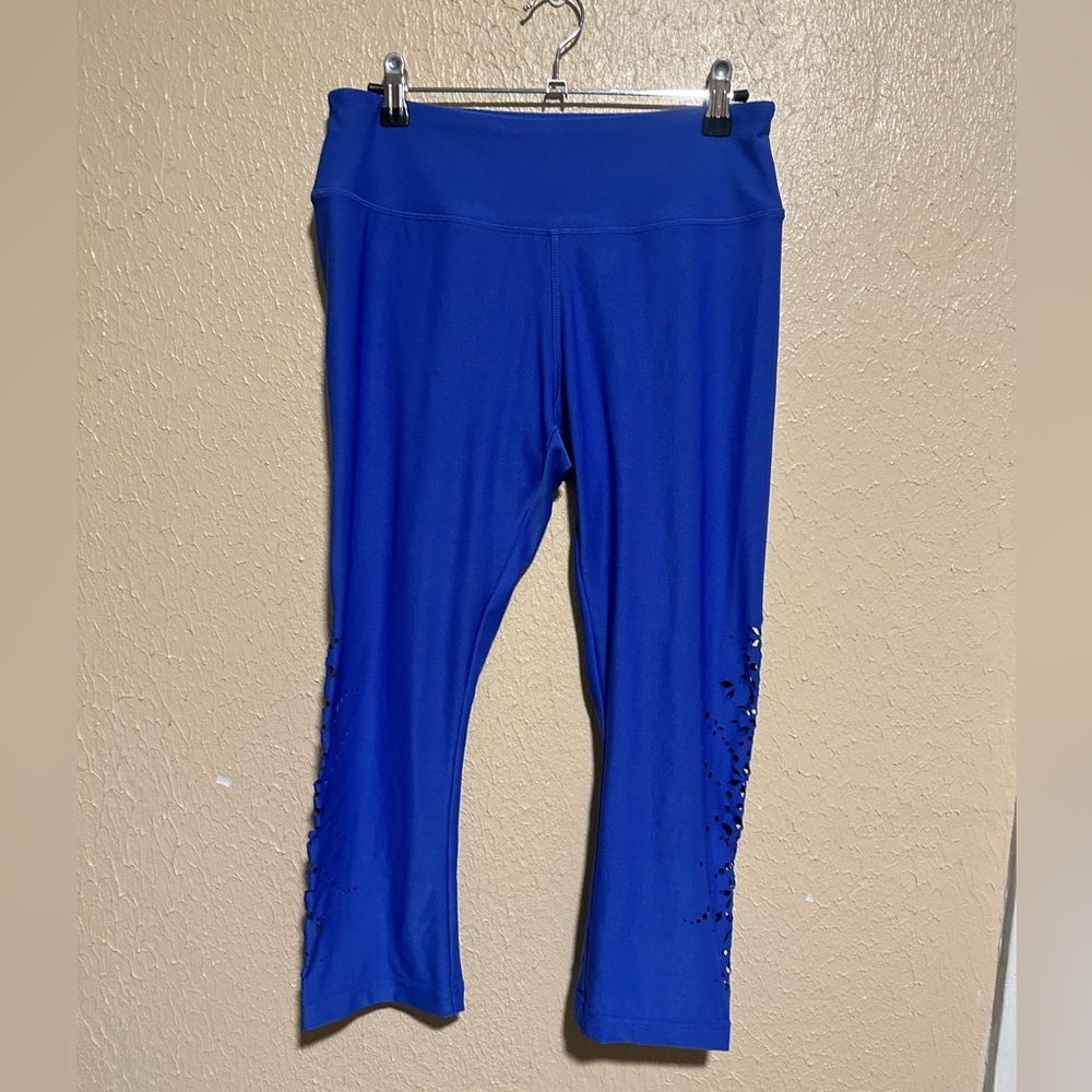 Maurice’s In Motion Workout Capris Size‎ Medium